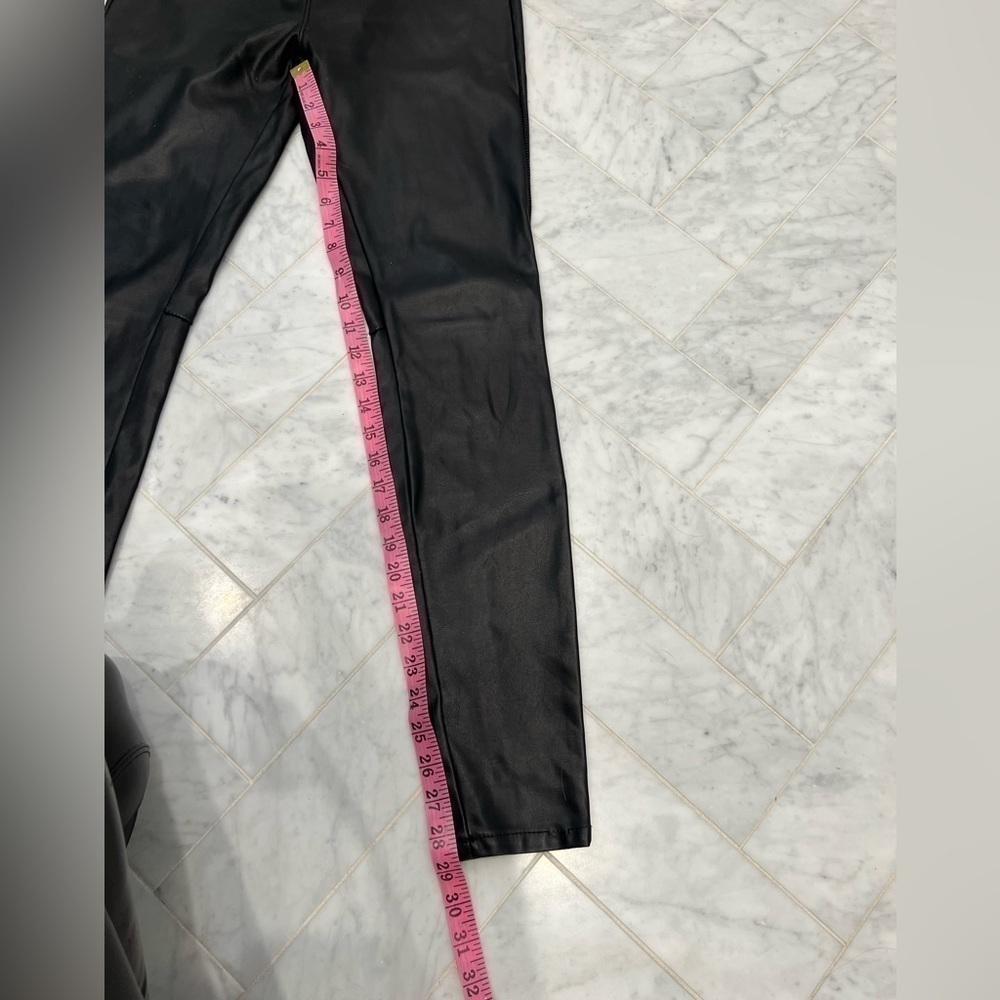 BLANK NYC Vegan leather black skinny leggings size 27 - Picture 9 of 15